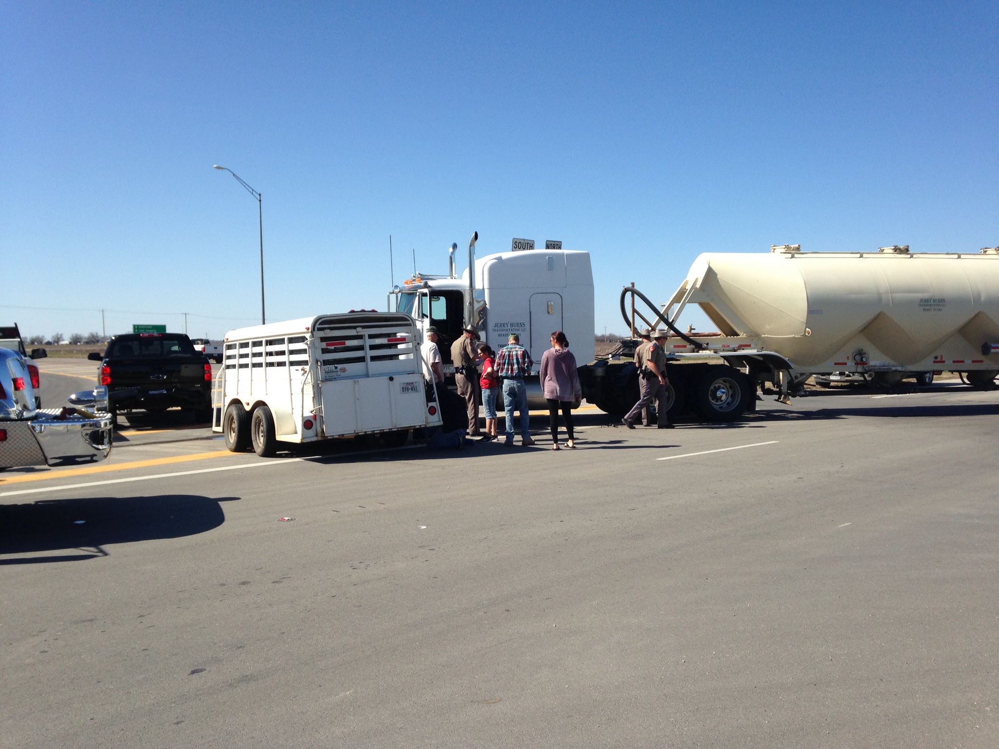 Crash on Loop 306 and US 87 (LIVE! Photo/Cameron Niblock) Crash on Loop 306 and US 87 (LIVE! Photo/Cameron Niblock)