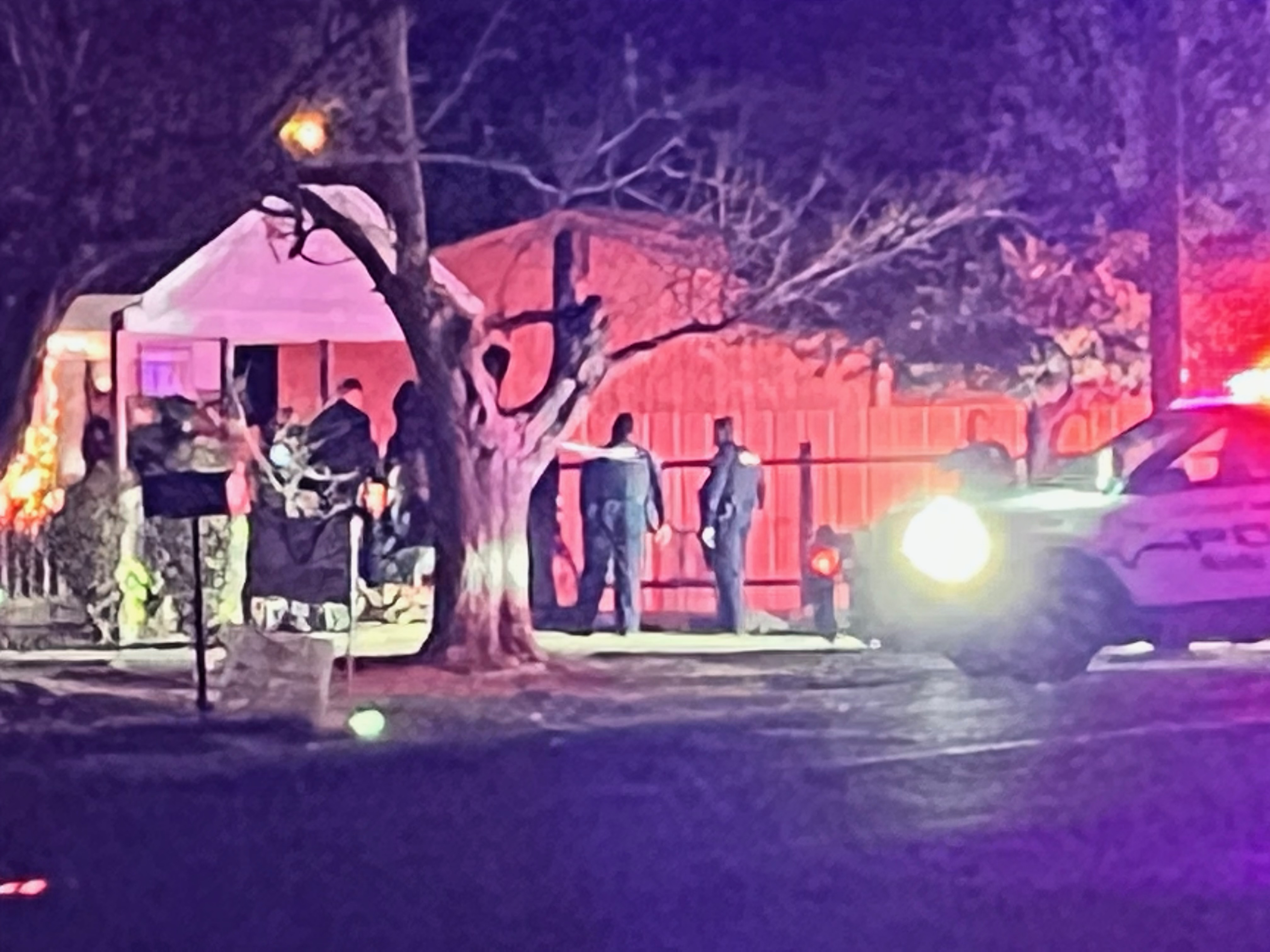 San Angelo police surround home at 29th and Oaklawn San Angelo police surround home at 29th and Oaklawn