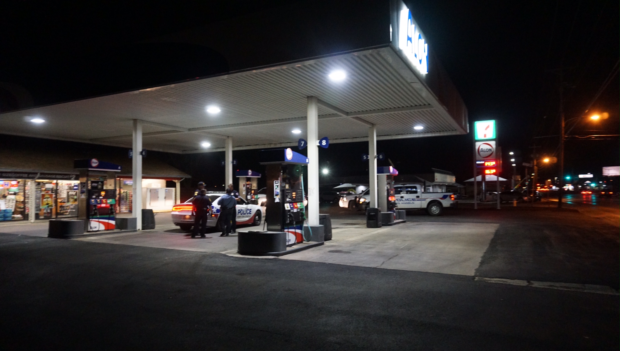 Burglary at 7-11/Alon (LIVE! Photo/John Basquez) Burglary at 7-11/Alon (LIVE! Photo/John Basquez)