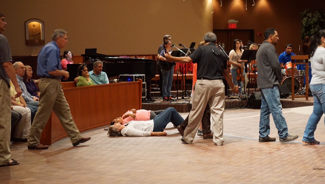 Ames works the crowd who sought his gift of healing Tuesday evening. (LIVE! Photo/John Basquez)