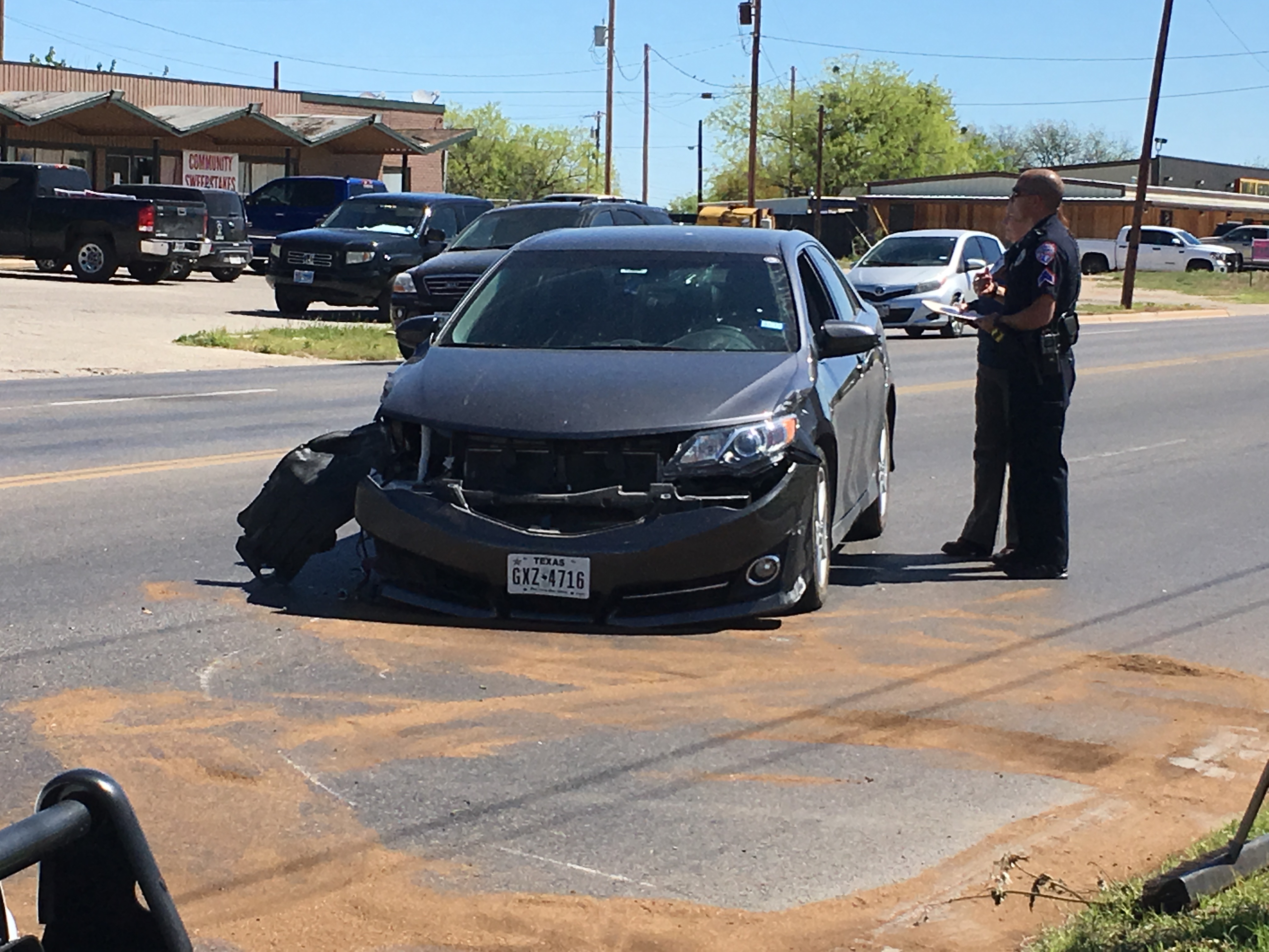 Crash on Avenue L (LIVE! Photo/Stephanie Lindgren) Crash on Avenue L (LIVE! Photo/Stephanie Lindgren)