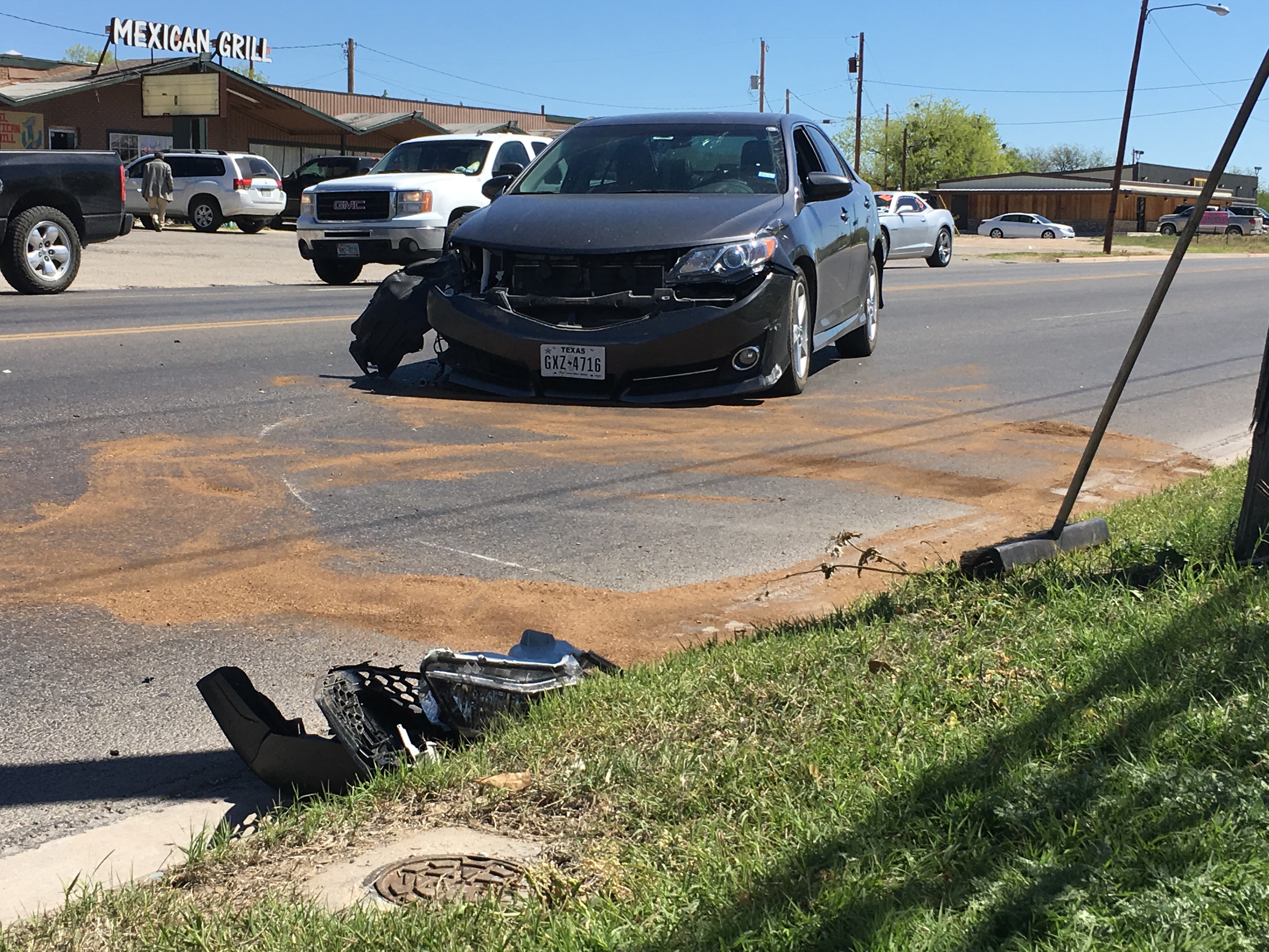 Crash on Avenue L (LIVE! Photo/Stephanie Lindgren) Crash on Avenue L (LIVE! Photo/Stephanie Lindgren)