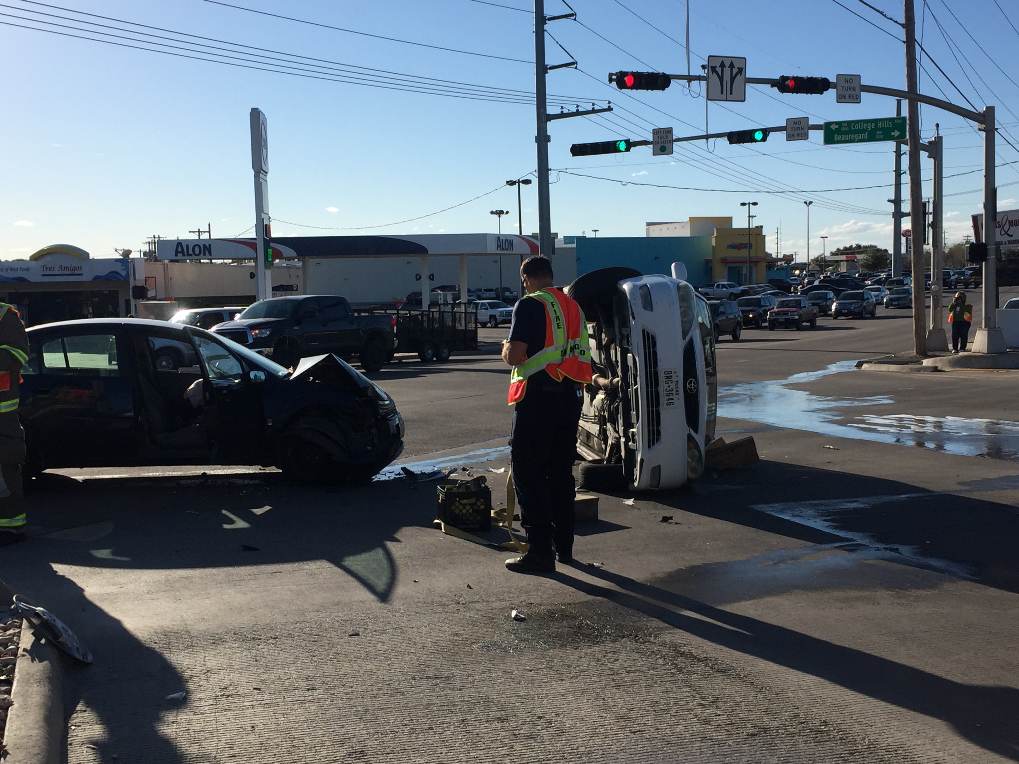 Crash on Spence and 14th St. (LIVE! Photo/Cameron Niblock) Crash on Spence and 14th St. (LIVE! Photo/Cameron Niblock)