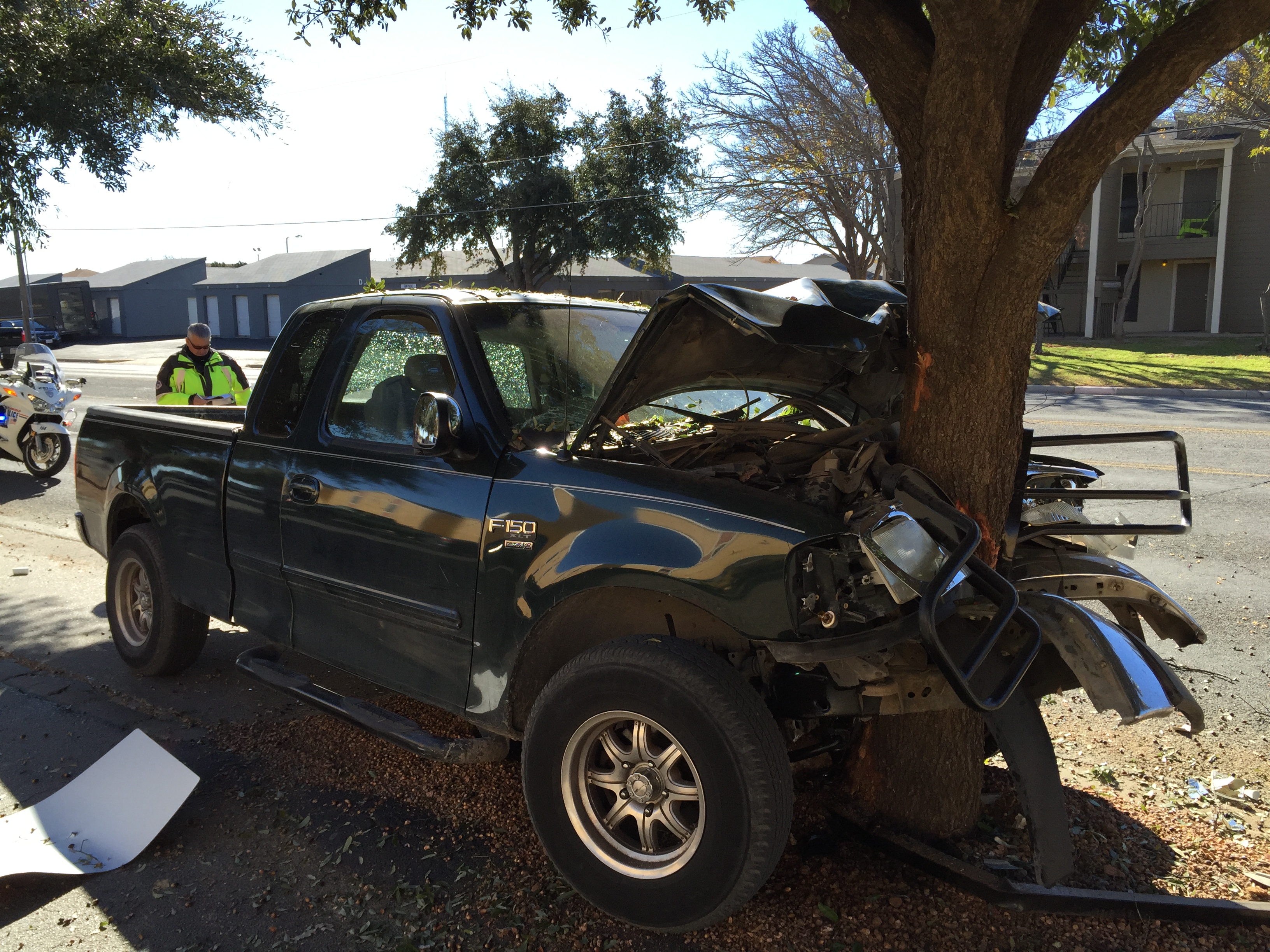 Suspect Steals Ford F150 Crashes Into Tree On Sunset And Gets Away