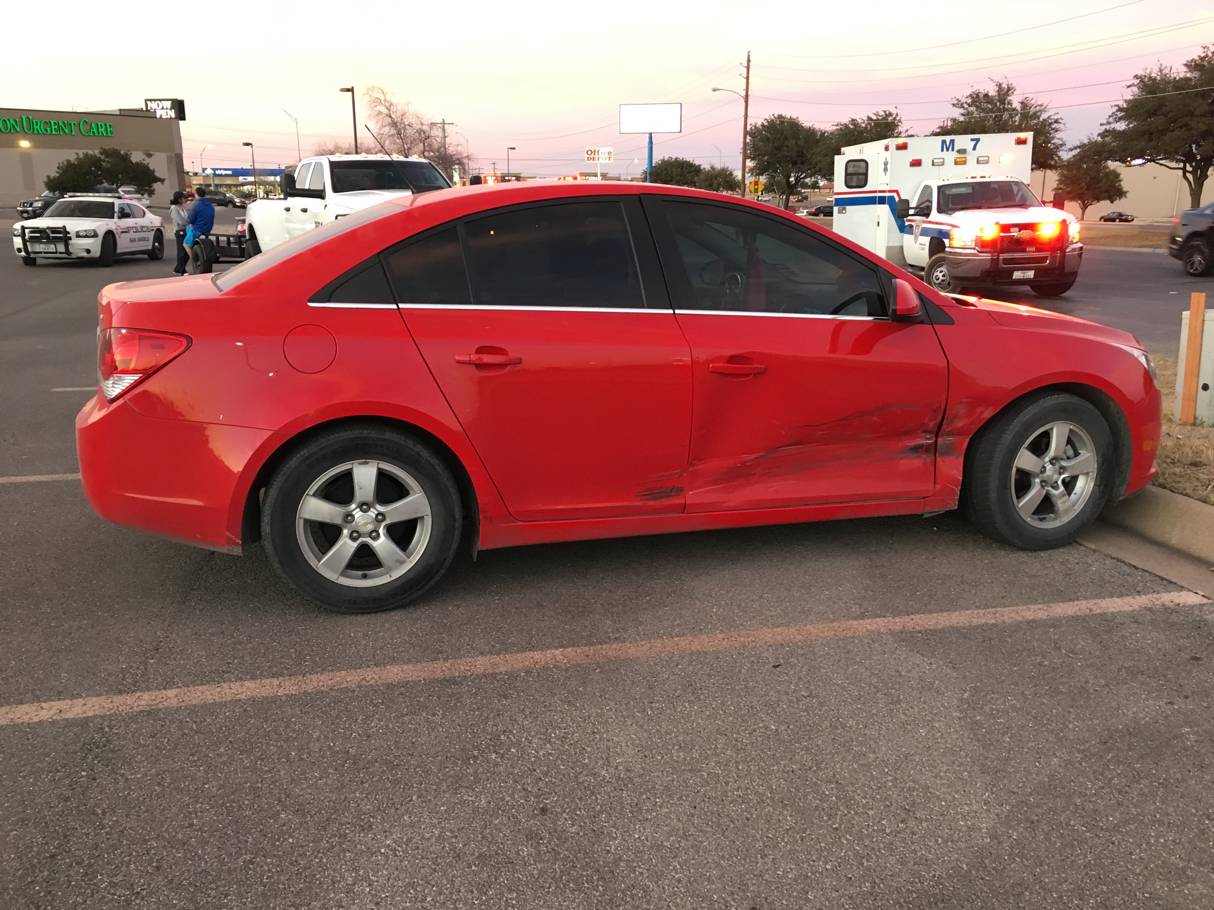 Crash on Sunset Dr. (LIVE! Photo/Zoey Hanrahan) Crash on Sunset Dr. (LIVE! Photo/Zoey Hanrahan)