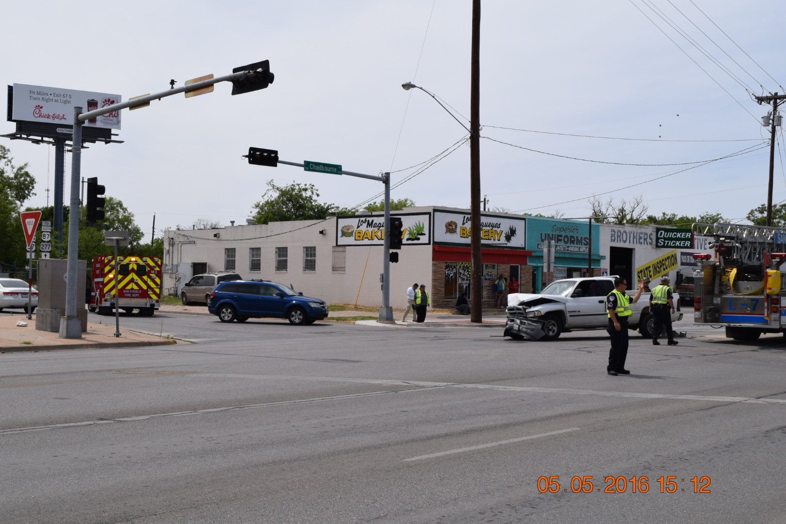 Crash on 7th St. and Chadbourne (LIVE! Photo/Gabriel Neves) Crash on 7th St. and Chadbourne (LIVE! Photo/Gabriel Neves)