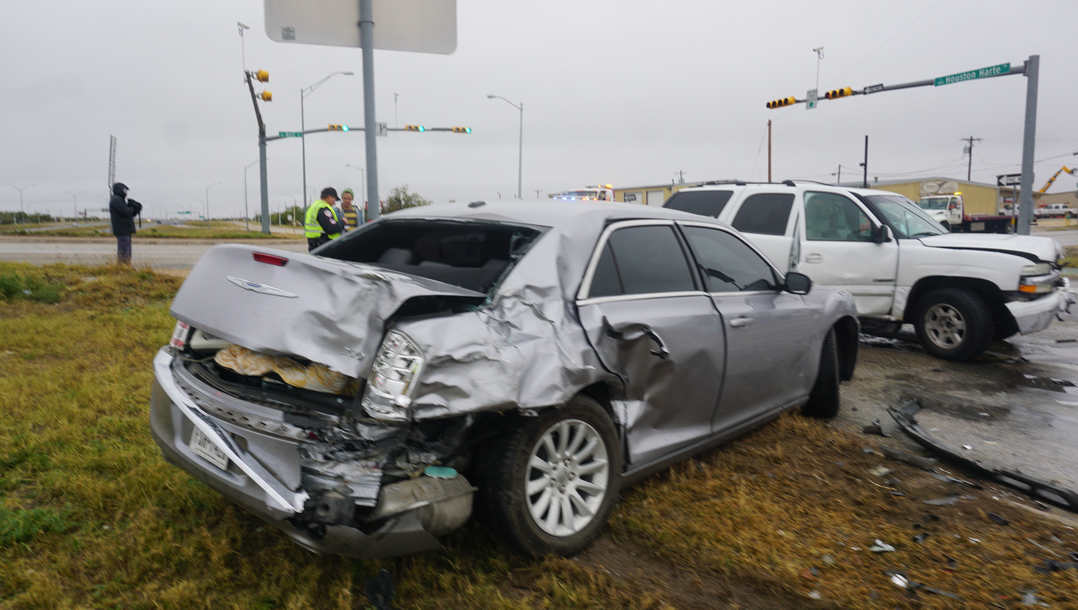 Crash on Bell St. and Houston Harte Frontage Rd._3(LIVE! Photo/John Basquez) Crash on Bell St. and Houston Harte Frontage Rd._3(LIVE! Photo/John Basquez)