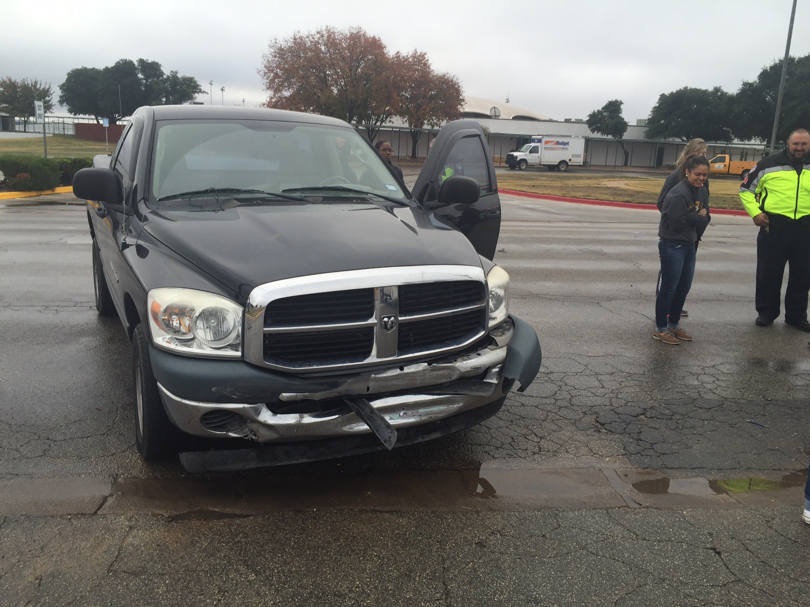 Crash on University Ave._2(LIVE! Photo/Staff) Crash on University Ave._2(LIVE! Photo/Staff)