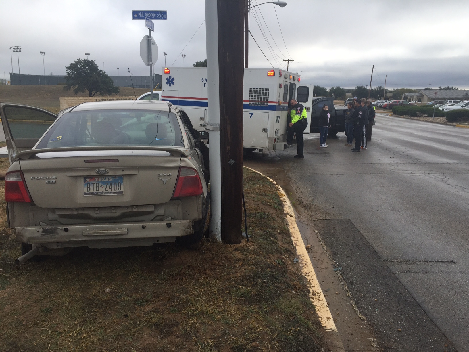 Crash on University Ave.(LIVE! Photo/Staff) Crash on University Ave.(LIVE! Photo/Staff)