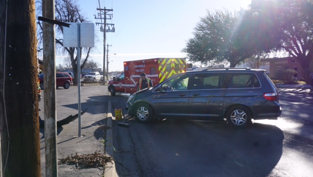 Crash on Avenue N and Johnson (LIVE! Photo/John Basquez) Crash on Avenue N and Johnson (LIVE! Photo/John Basquez)