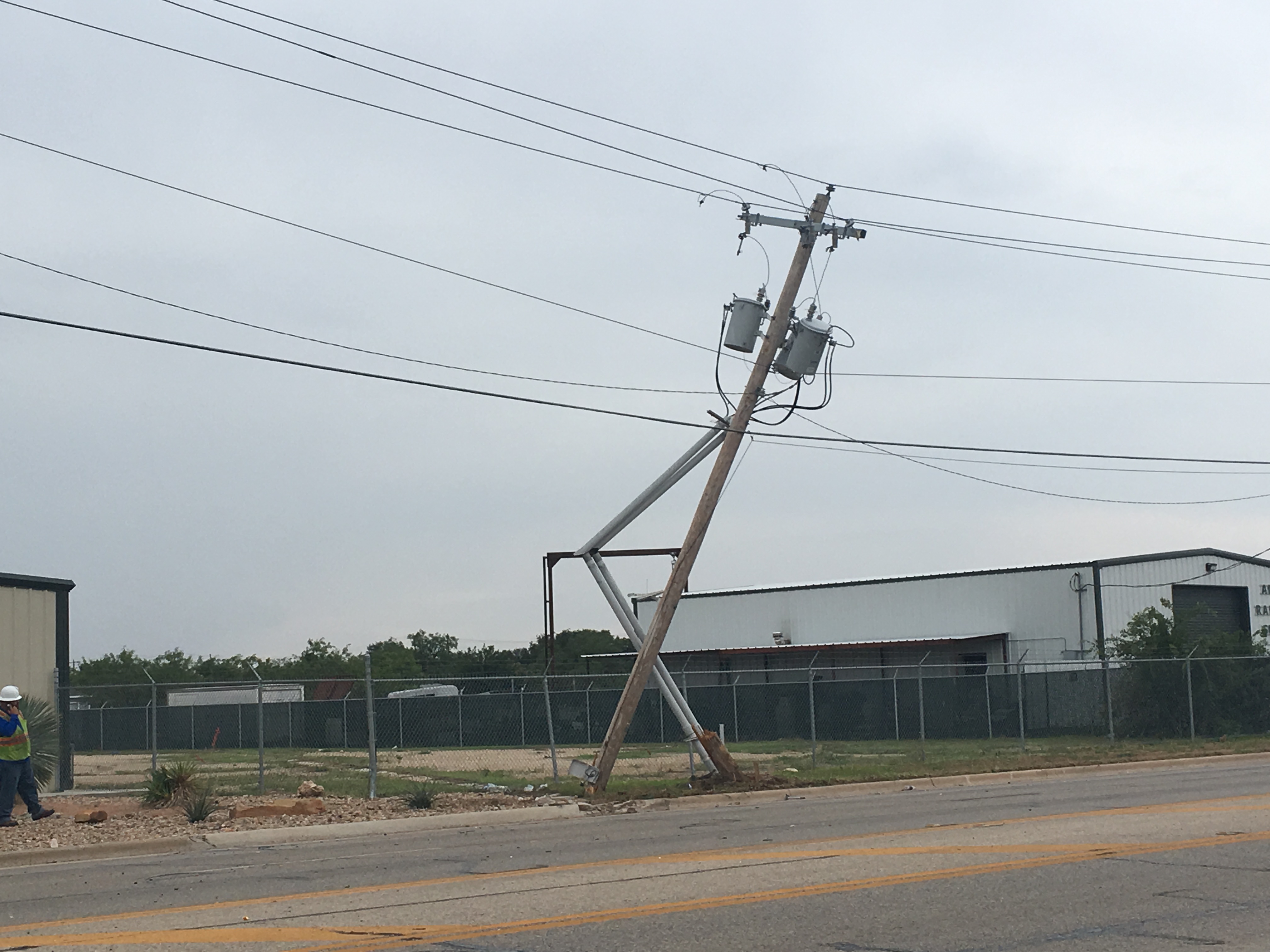 Man falls asleep at the wheel and slams into nearby electricity pole (LIVE!/Photo: Maura Ballard) Man falls asleep at the wheel and slams into nearby electricity pole (LIVE!/Photo: Maura Ballard)