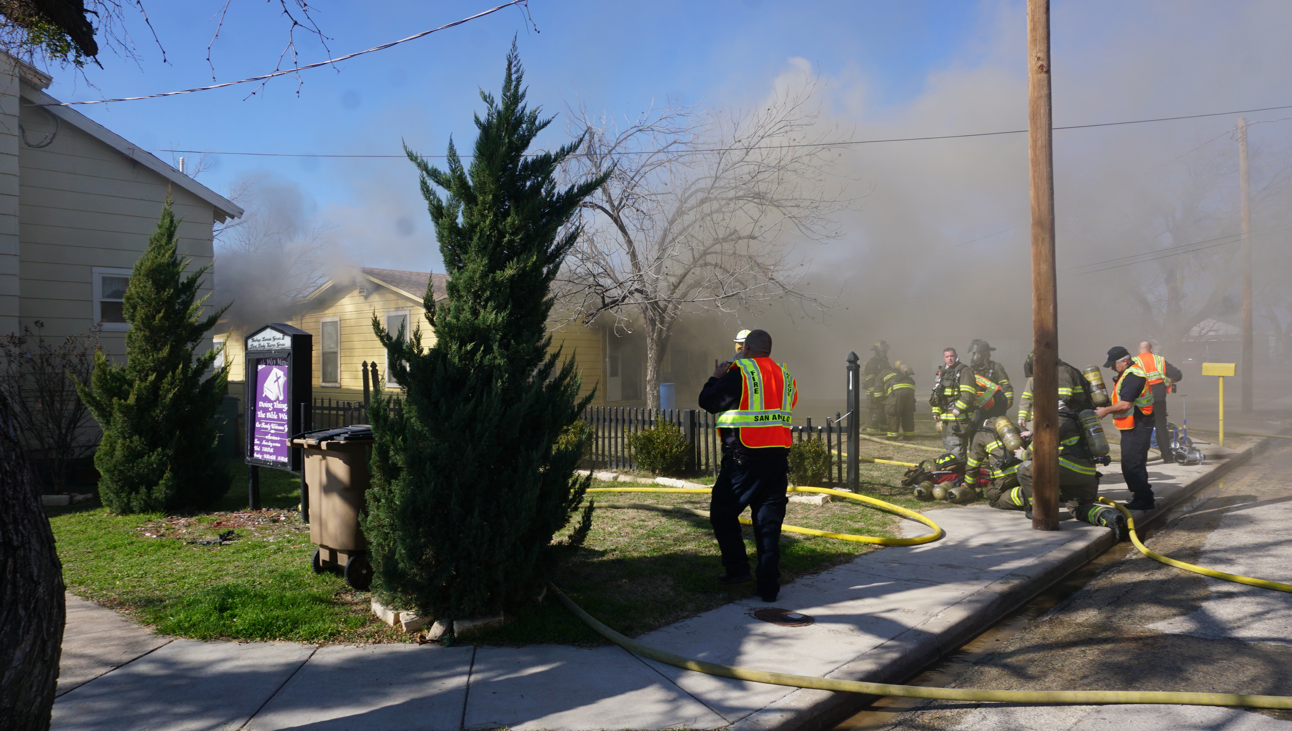 Fire on Shelton St. (LIVE! Photo/John Basquez) Fire on Shelton St. (LIVE! Photo/John Basquez)