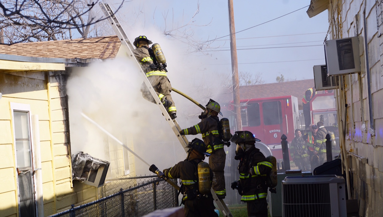 Fire on Shelton St. (LIVE! Photo/John Basquez) Fire on Shelton St. (LIVE! Photo/John Basquez)