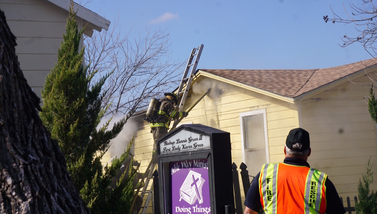 Fire on Shelton St. (LIVE! Photo/John Basquez) Fire on Shelton St. (LIVE! Photo/John Basquez)