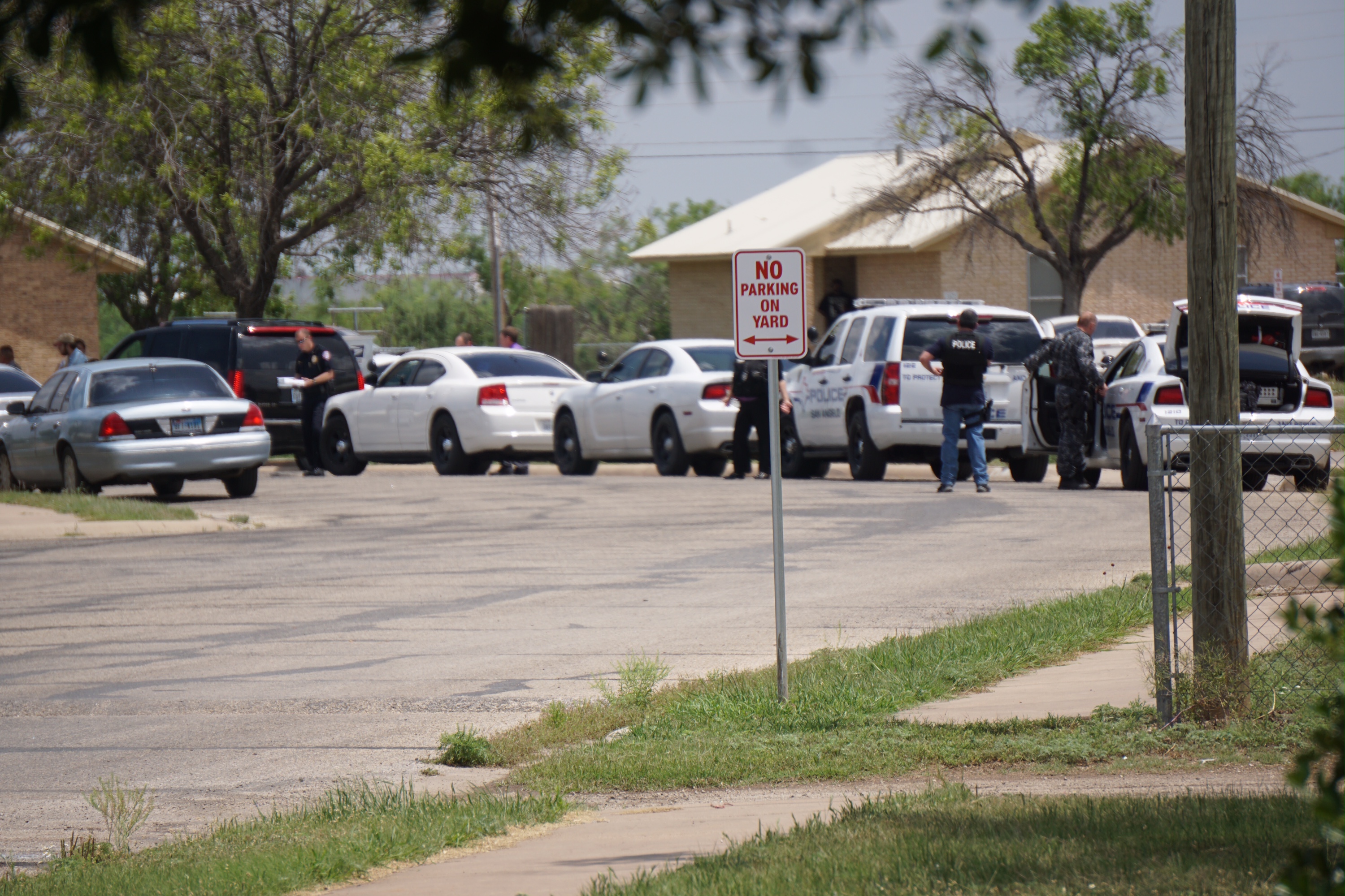A standoff with a suspected gunman in north San Angelo on May 6, 2015. (LIVE! Photo/John Basquez)