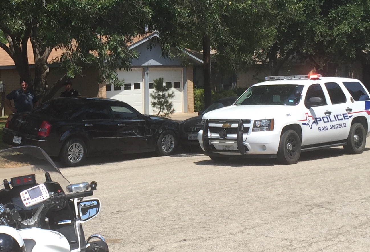 Federal probation violator Enrico Valdez led SAPD and U.S. Marshals on a high speed chase Tuesday afternoon.(LIVE! Photo\John Basquez) Federal probation violator Enrico Valdez led SAPD and U.S. Marshals on a high speed chase Tuesday afternoon.(LIVE! Photo\John Basquez)