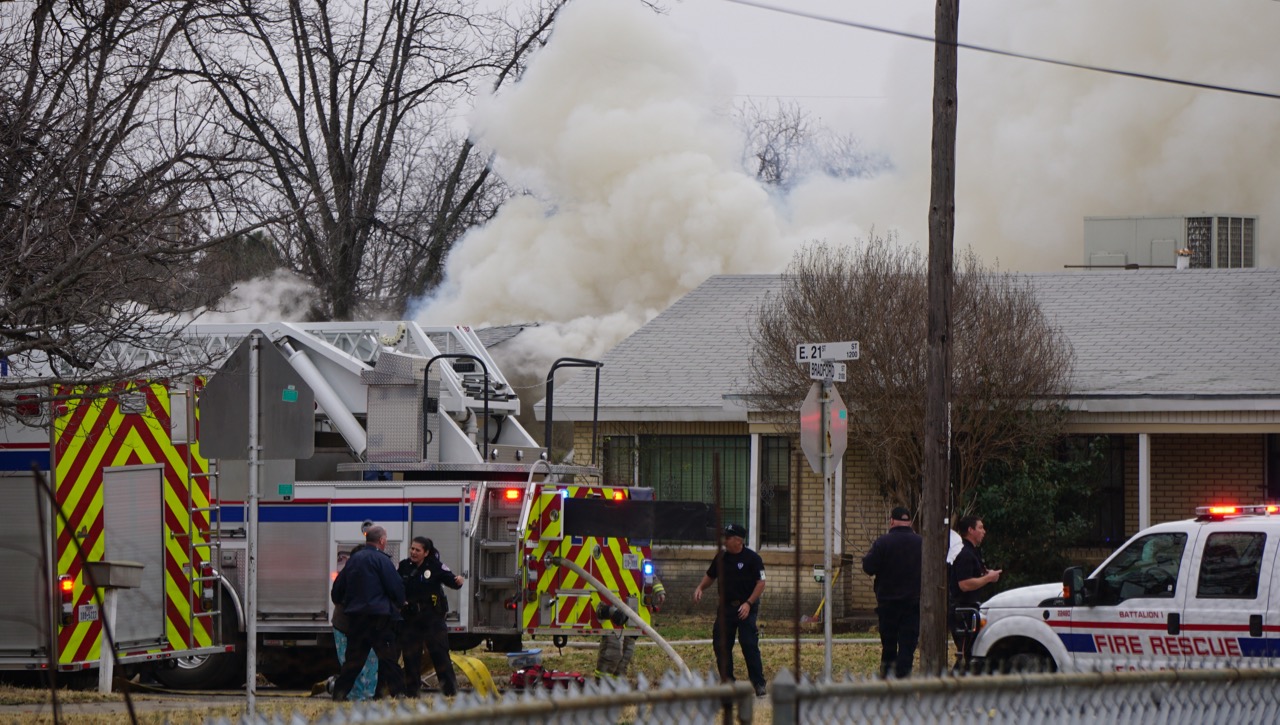 SAPD Evacuate 2100 Block of Bradford as Firefighters Fight Flames. (LIVE! Photo/John Basquez) SAPD Evacuate 2100 Block of Bradford as Firefighters Fight Flames. (LIVE! Photo/John Basquez)