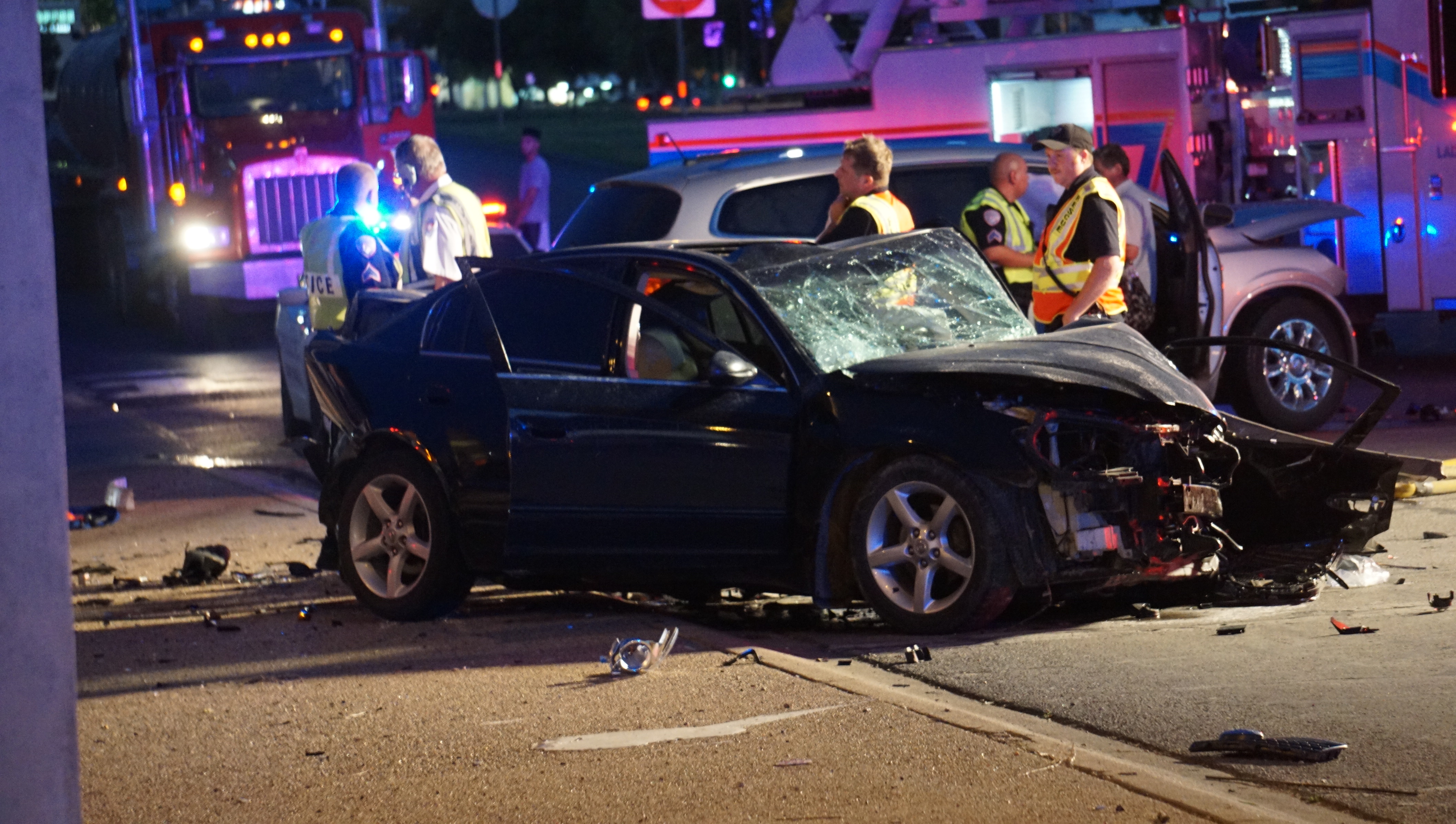The Nissan Altima hit the Buick Enclave, spun around, and hit the base of the pole holding the traffic signal at 6th St. (LIVE! Photo/John Basquez) The Nissan Altima hit the Buick Enclave, spun around, and hit the base of the pole holding the traffic signal at 6th St. (LIVE! Photo/John Basquez)