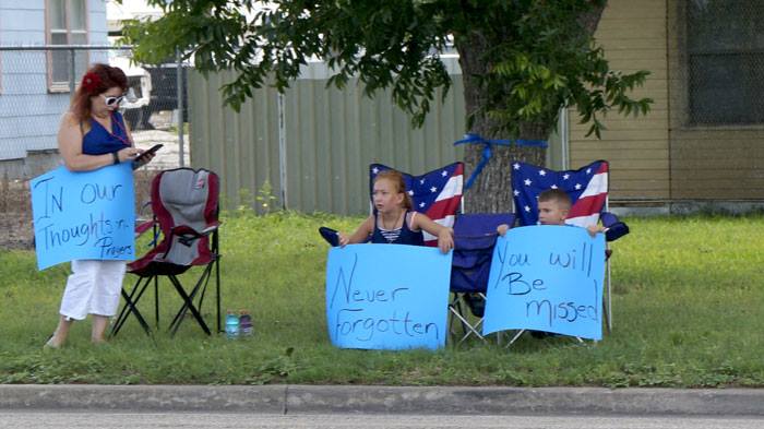 Appreciative San Angeloans lined the path of the funeral procession Monday. (LIVE! Photo/Benjamin Hettick)