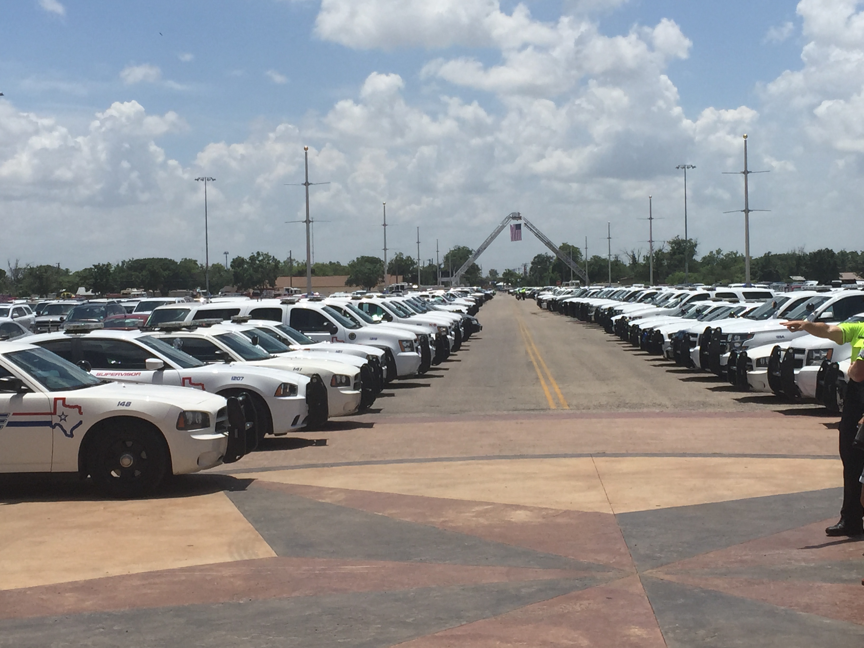 Over 100 SAPD vehicles lined the path to the front entrance of Foster Communications Coliseum Monday. At the gate, SAFD&amp;#039;s Ladder 1 formed an arch. (LIVE! Photo/Joe Hyde)