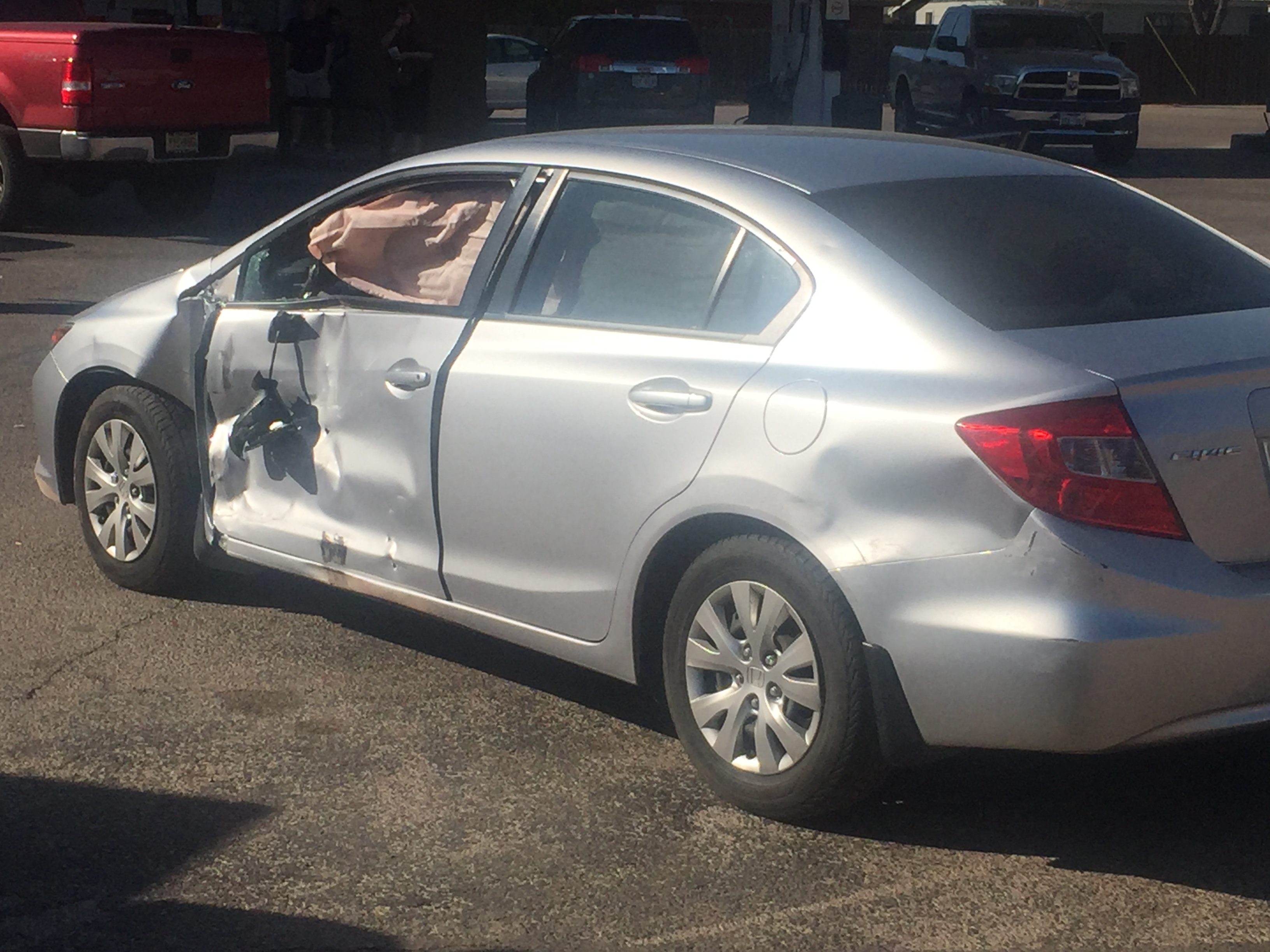 Crash on Sherwood and Oxford (LIVE! Photo/Megan Holmquest)
