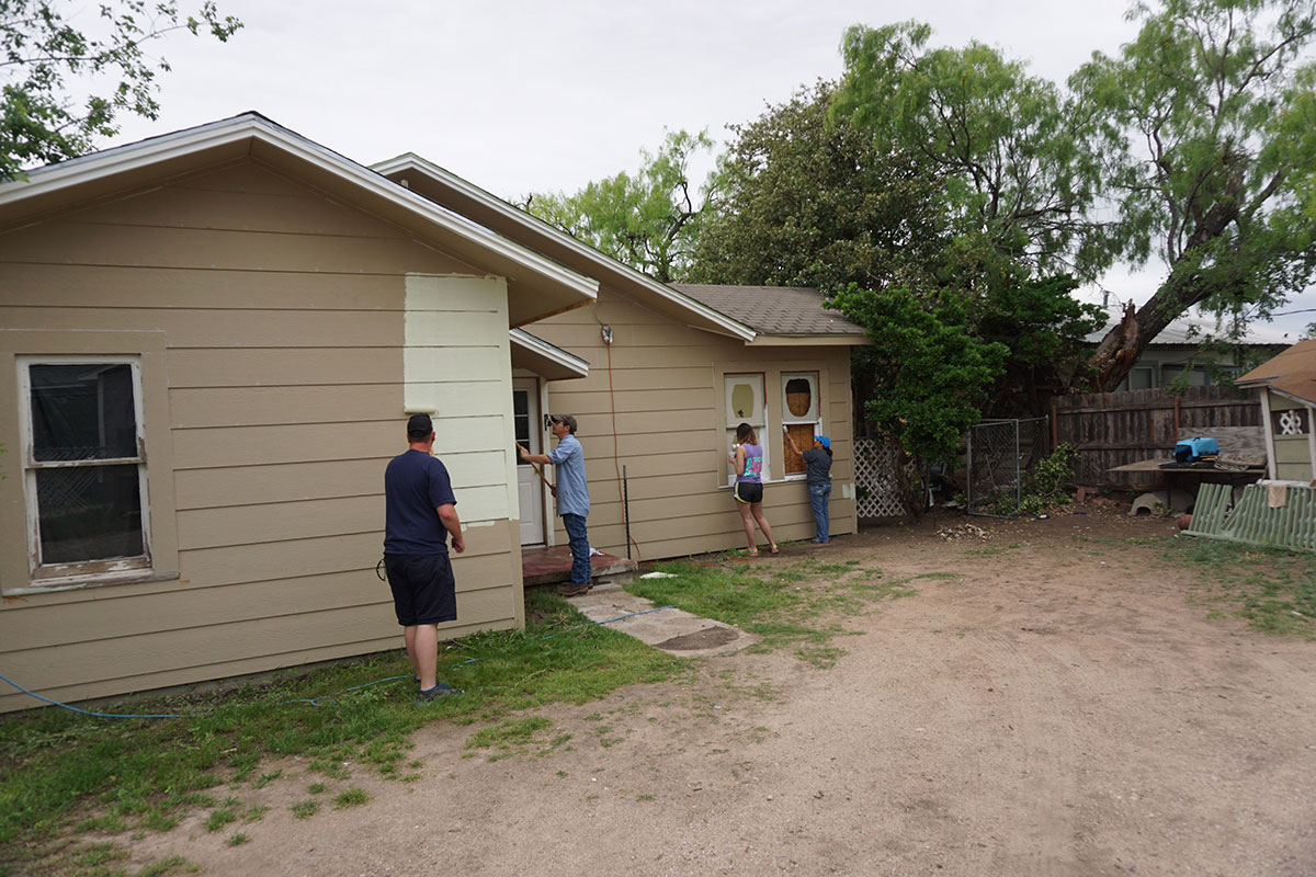 City employees paint houses on E. Harris St. as part of the annual blitz. (LIVE! Photo/John Basquez) City employees paint houses on E. Harris St. as part of the annual blitz. (LIVE! Photo/John Basquez)