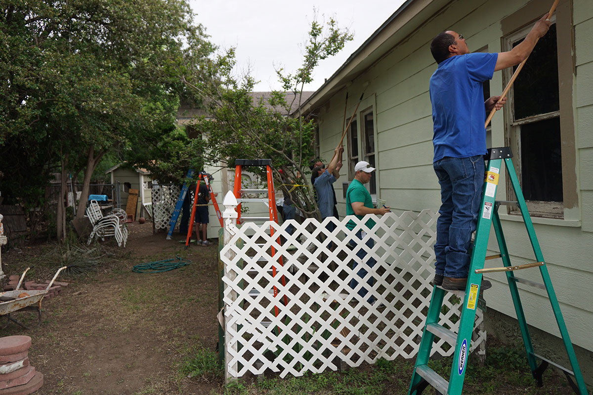 City employees paint houses on E. Harris St. as part of the annual blitz. (LIVE! Photo/John Basquez) City employees paint houses on E. Harris St. as part of the annual blitz. (LIVE! Photo/John Basquez)