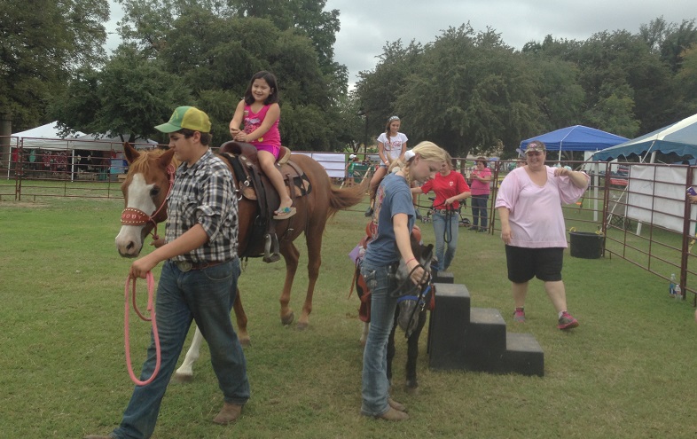 Pony rides (photo courtesy of Cindy Thomas)
