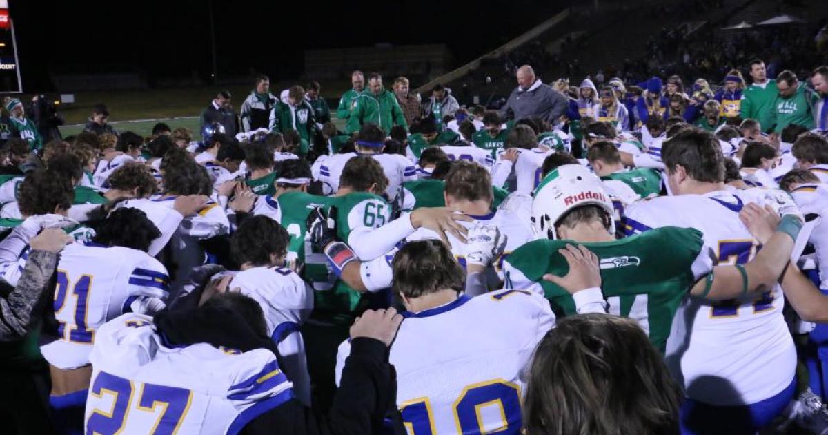 Prayer in public school transcends football rivalries with Wall (green) and Brock (white). From the Dec. 2, 2016 3A D1 Championship game. (Contributed/Rodney Fleming) Prayer in public school transcends football rivalries with Wall (green) and Brock (white). From the Dec. 2, 2016 3A D1 Championship game. (Contributed/Rodney Fleming)