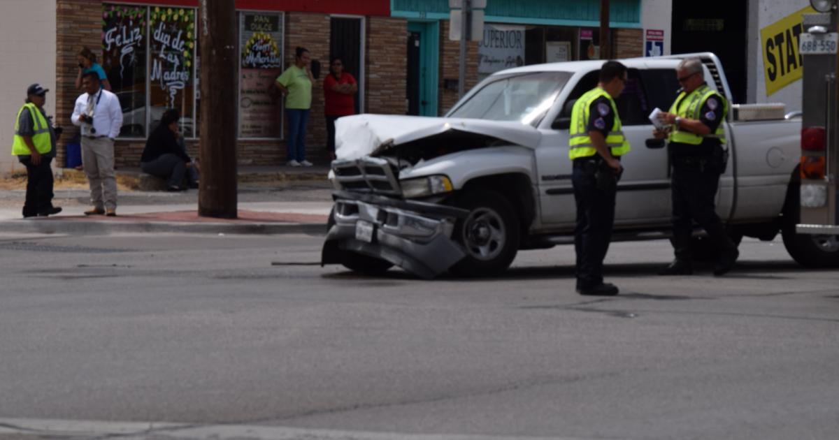 Crash on 7th St. and Chadbourne (LIVE! Photo/Gabriel Neves) Crash on 7th St. and Chadbourne (LIVE! Photo/Gabriel Neves)