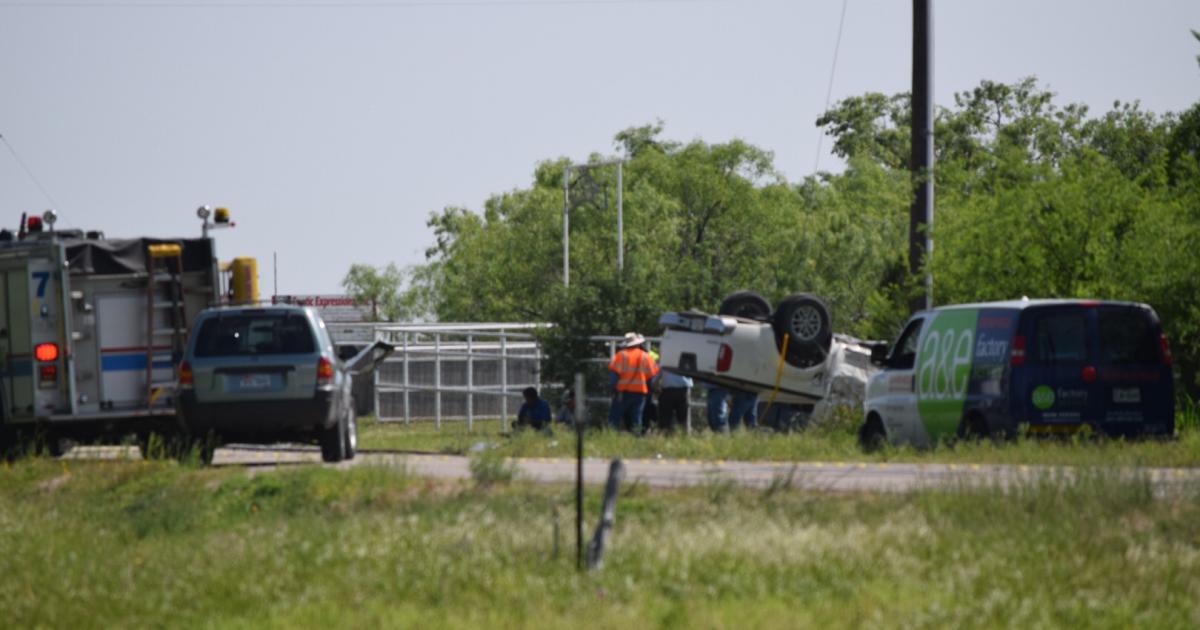 Crash on Foster Road. (LIVE! Photo/Stephanie Lindgren) Crash on Foster Road. (LIVE! Photo/Stephanie Lindgren)