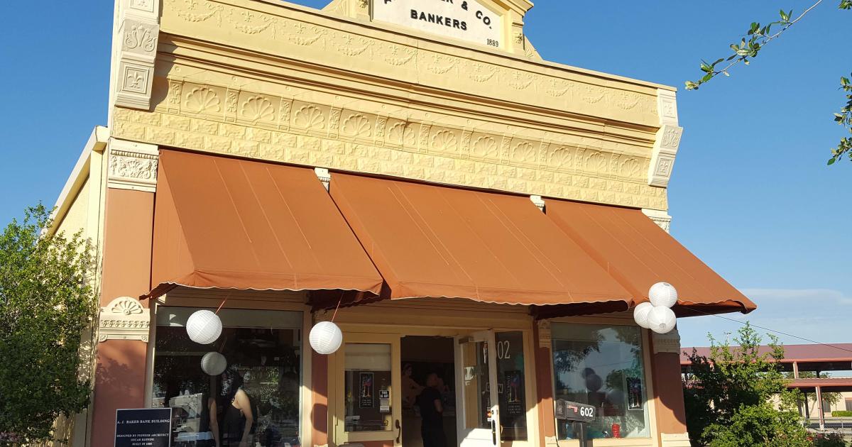 The Vino Dipinte Art Gallery's 5th Annual Nude Art Show (LIVE! Photo/Sonia Ramirez) The Vino Dipinte Art Gallery's 5th Annual Nude Art Show (LIVE! Photo/Sonia Ramirez)