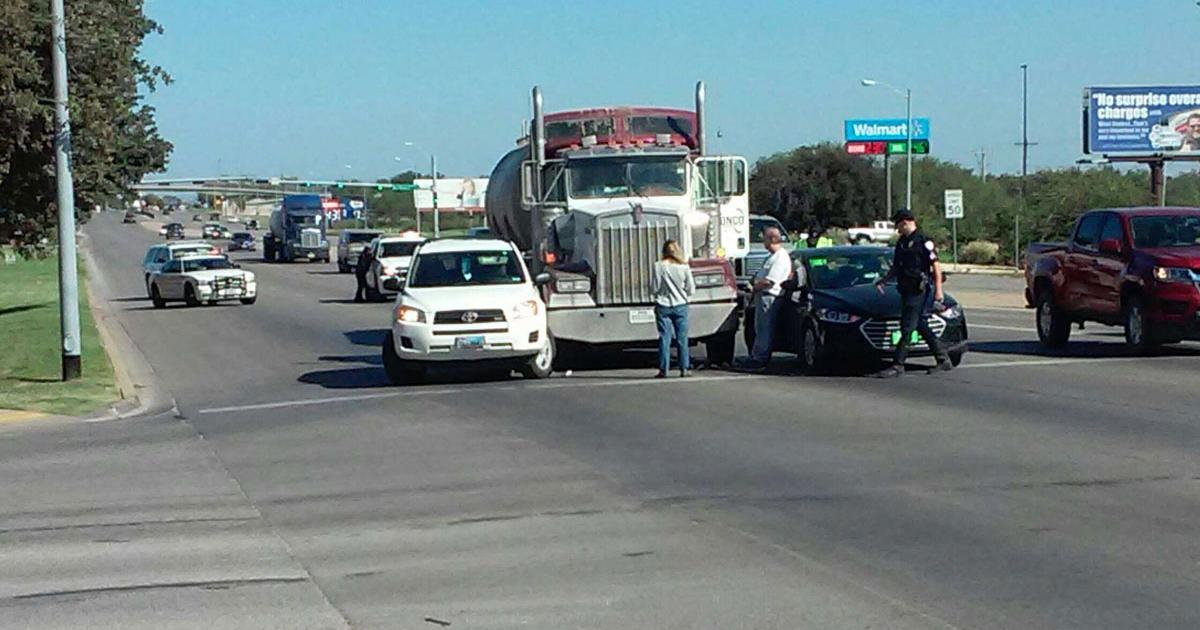 Sand Truck Fails to Defy Laws of Physics and Crashes. (LIVE! Photo/Yantis Green) Sand Truck Fails to Defy Laws of Physics and Crashes. (LIVE! Photo/Yantis Green)
