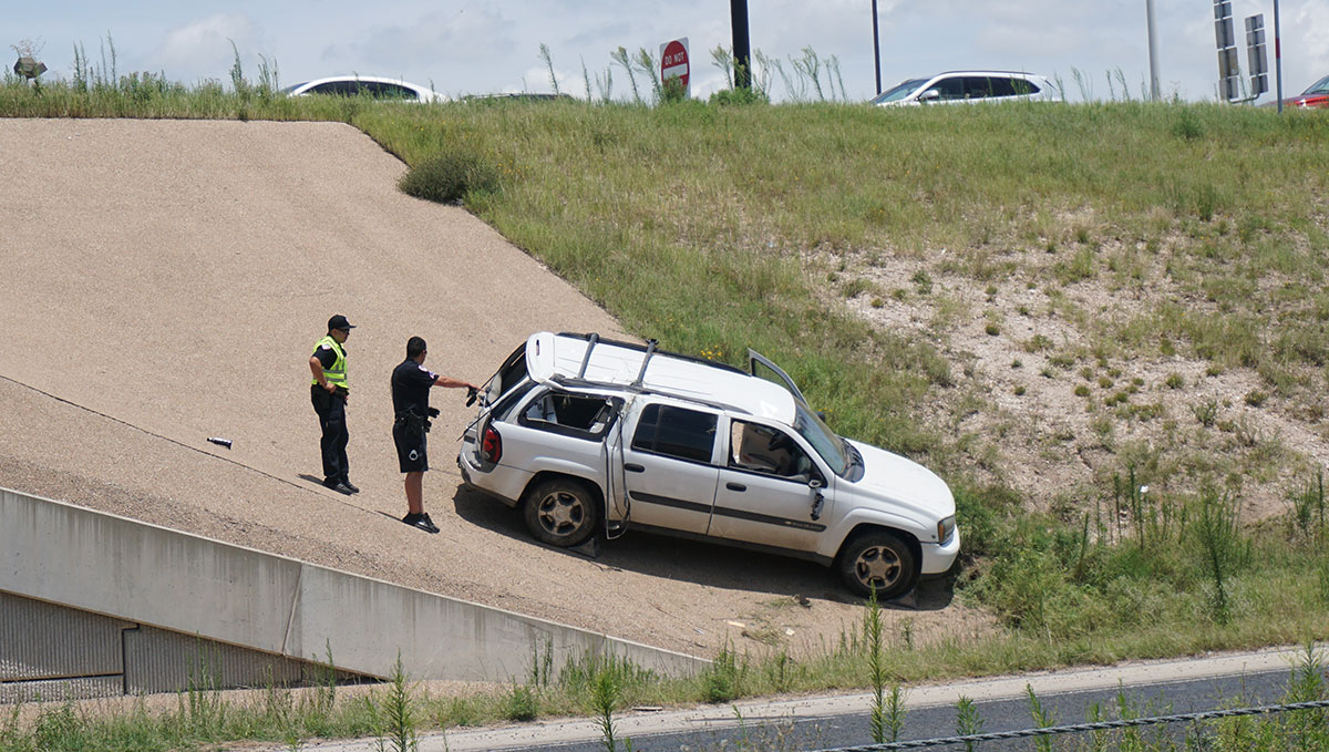 San Angelo police investigating what caused the Trailblazer to end up facing the opposite direction it hit the embankment. (LIVE! Photo/John Basquez) San Angelo police investigating what caused the Trailblazer to end up facing the opposite direction it hit the embankment. (LIVE! Photo/John Basquez)