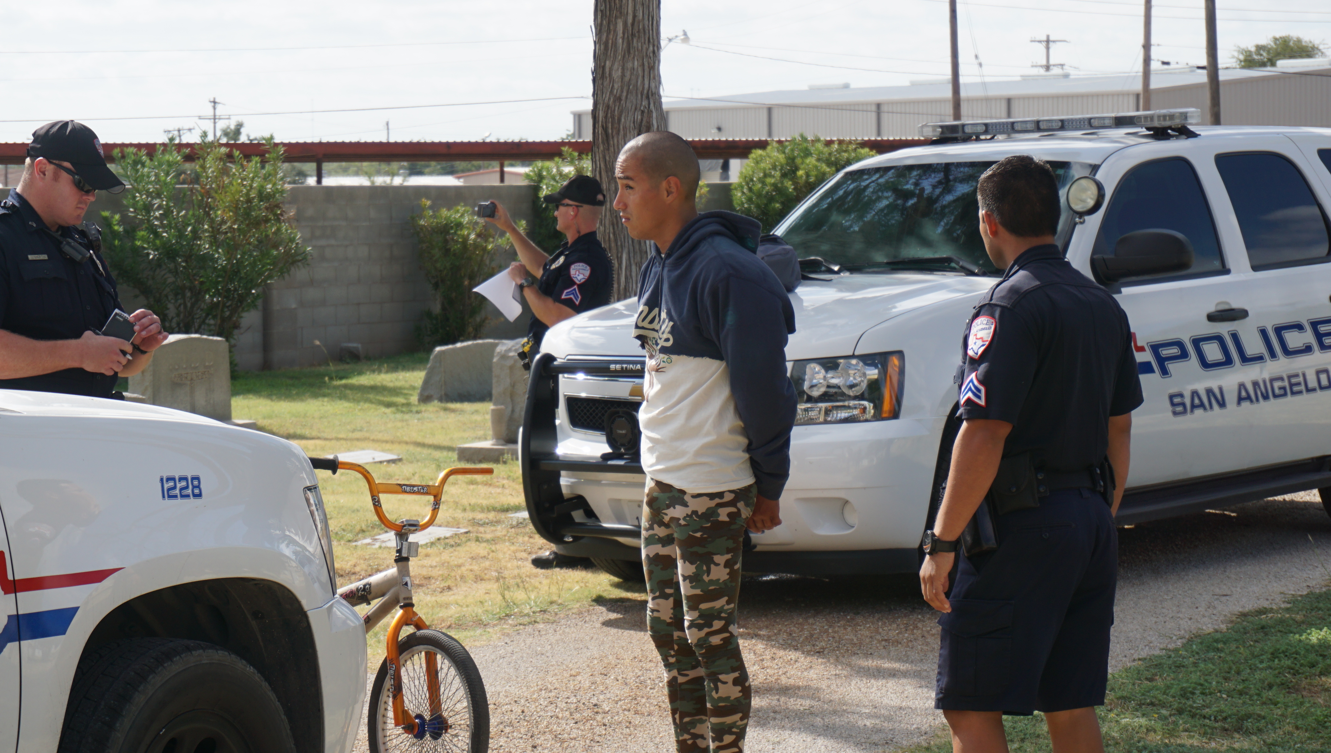 SAPD Officers were called out to Fairmount Cemetery for a possible dead body Friday morning.(LIVE! Photo\John Basquez) SAPD Officers were called out to Fairmount Cemetery for a possible dead body Friday morning.(LIVE! Photo\John Basquez)