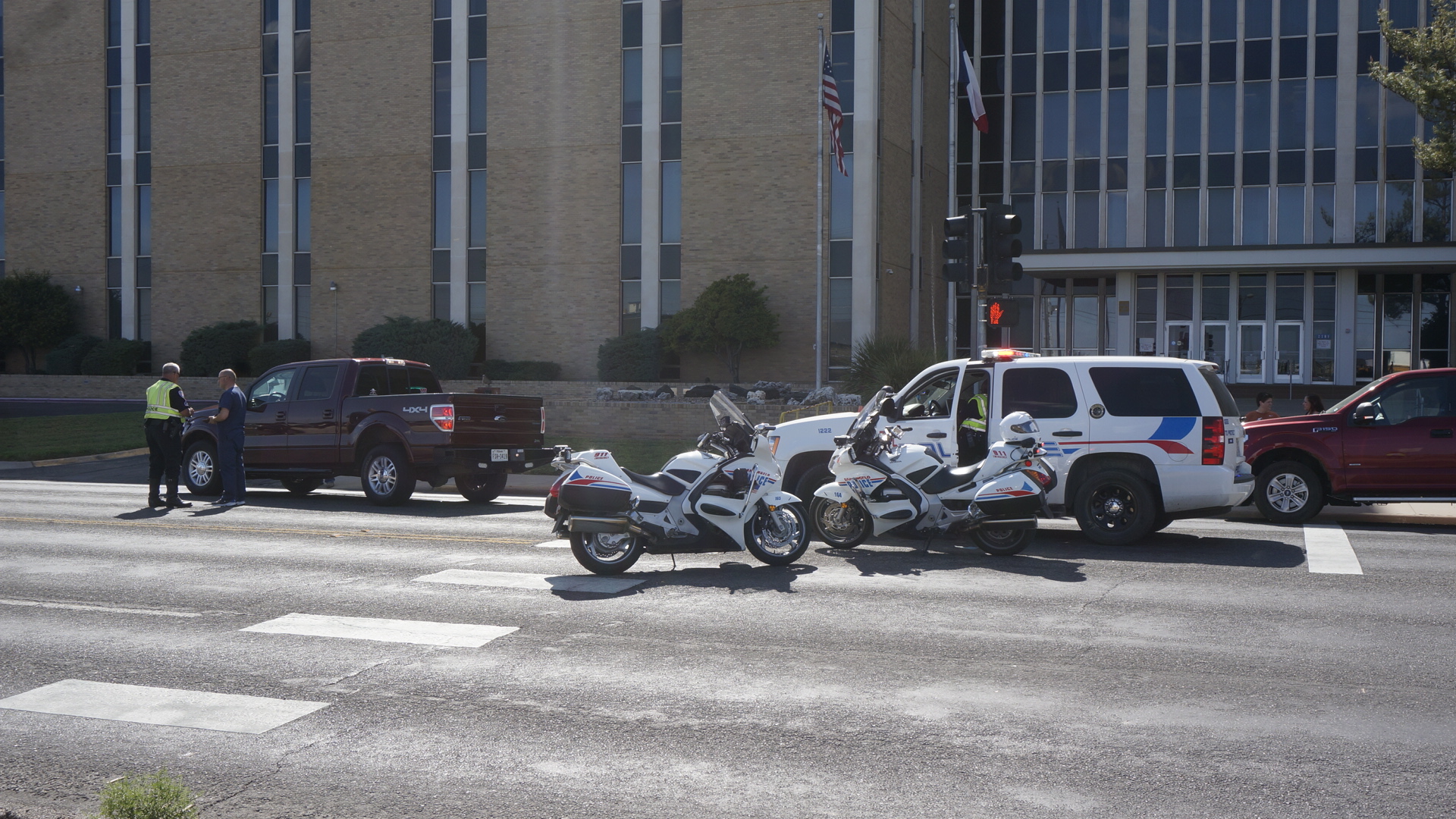 Crash in front of Verizon. (LIVE! Photo/Stephanie Lindgren) Crash in front of Verizon. (LIVE! Photo/Stephanie Lindgren)