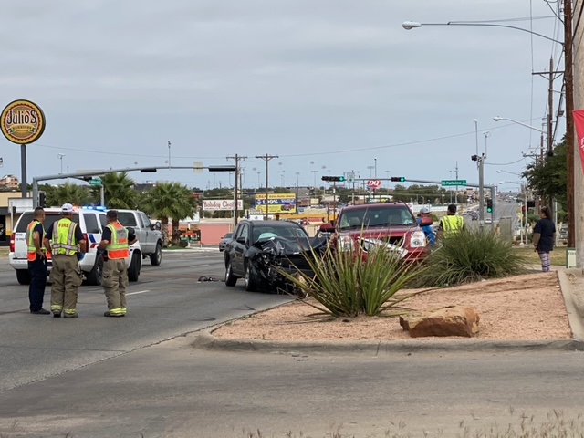 Crash on Knickerbocker and Parkview