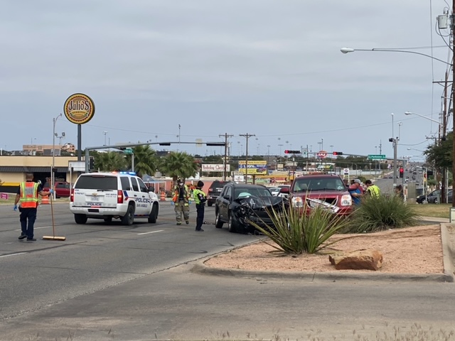 Crash on Knickerbocker and Parkview