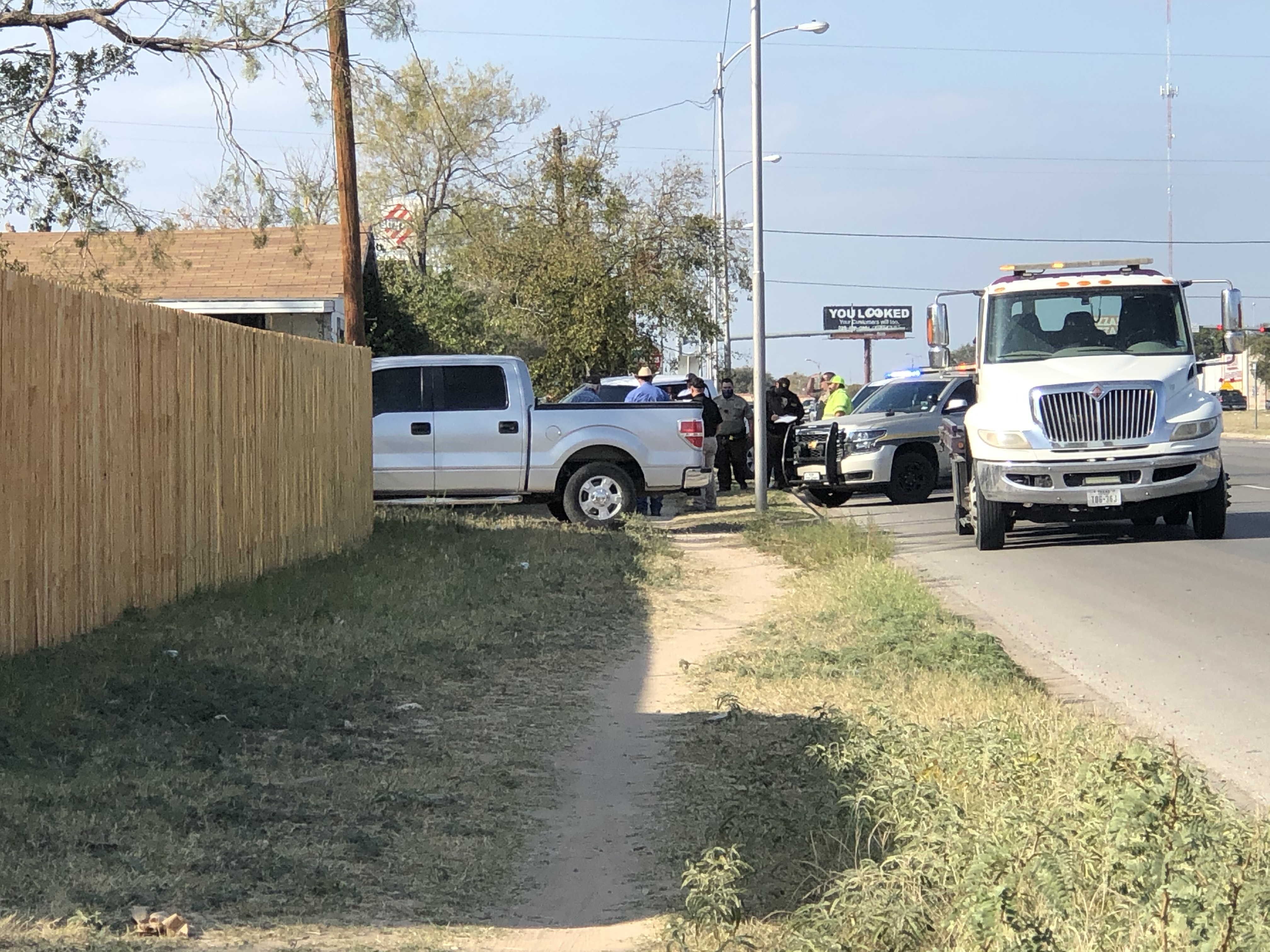 Suspect Apprehended After Crashing Into House (Live Photo / Sonia RM) Suspect Apprehended After Crashing Into House (Live Photo / Sonia RM)