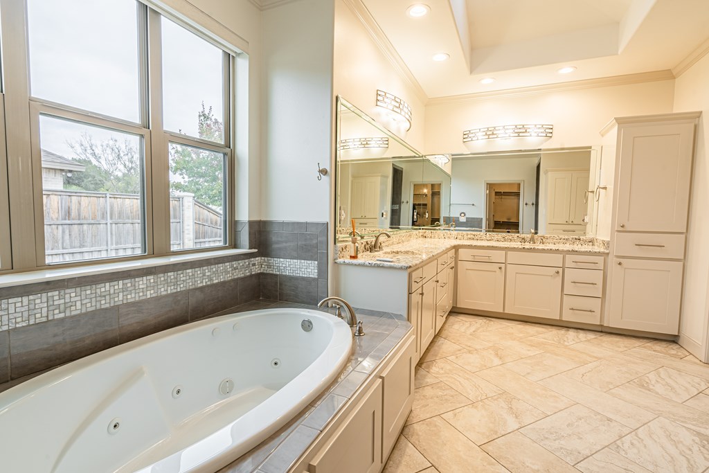 1938 Overhill Dr, San Angelo, TX 76904