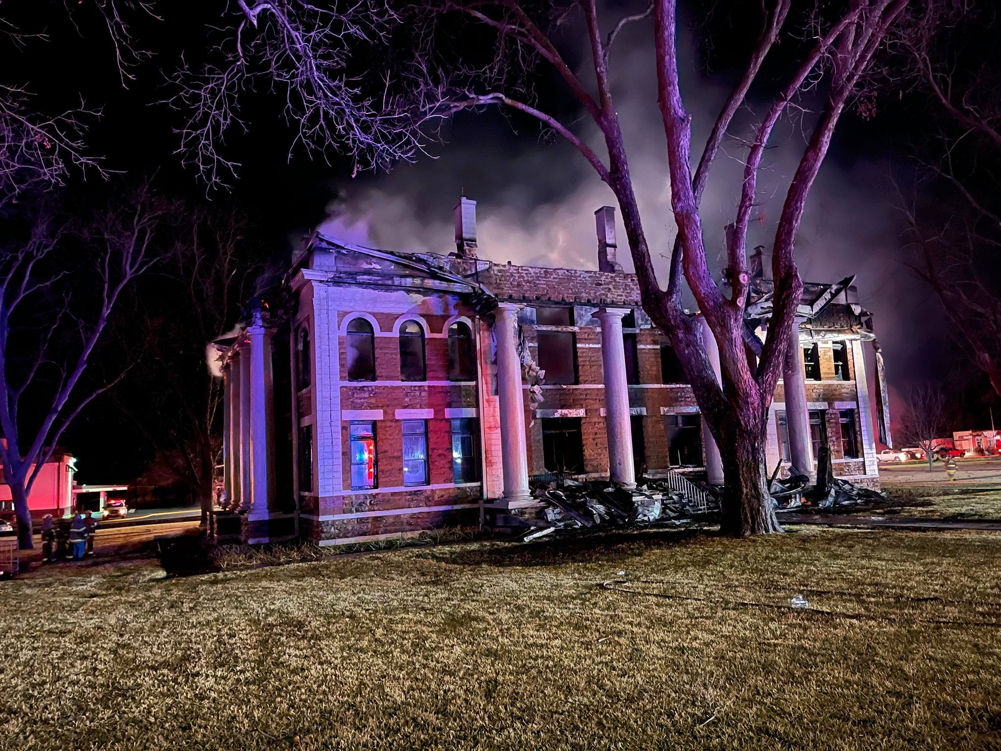 The Mason County Courthouse after the flames were knocked minutes before midnight, Feb. 4, 2021 (Justin Fisher) The Mason County Courthouse after the flames were knocked minutes before midnight, Feb. 4, 2021 (Justin Fisher)