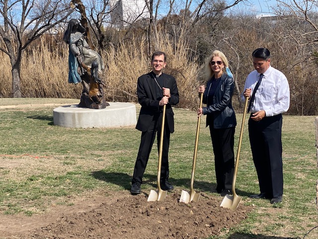 Bishop Sis, Mayor Gunter, City Manager Valenzuela Break Ground (LIVE! Photo/Yantis Green) Bishop Sis, Mayor Gunter, City Manager Valenzuela Break Ground (LIVE! Photo/Yantis Green)