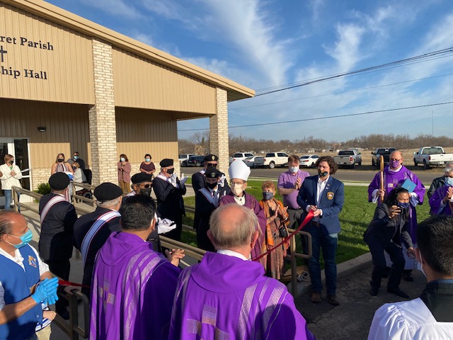 Bishop Sis Cutting Ribbon at St. Margaret of Scotland Fellowship Hall (LIVE! Photo/Yantis Green)