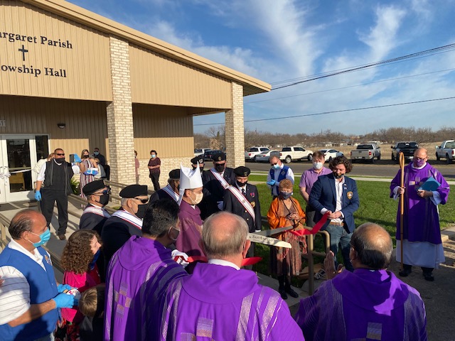 Bishop Sis Cutting Ribbon at St. Margaret of Scotland Fellowship Hall (LIVE! Photo/Yantis Green)
