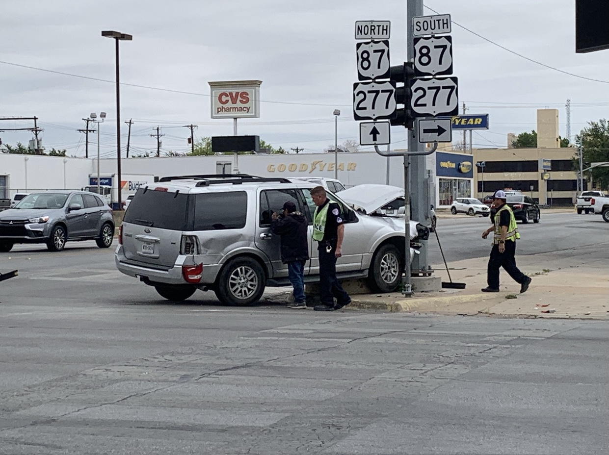 Crash at Abe and Beauregard