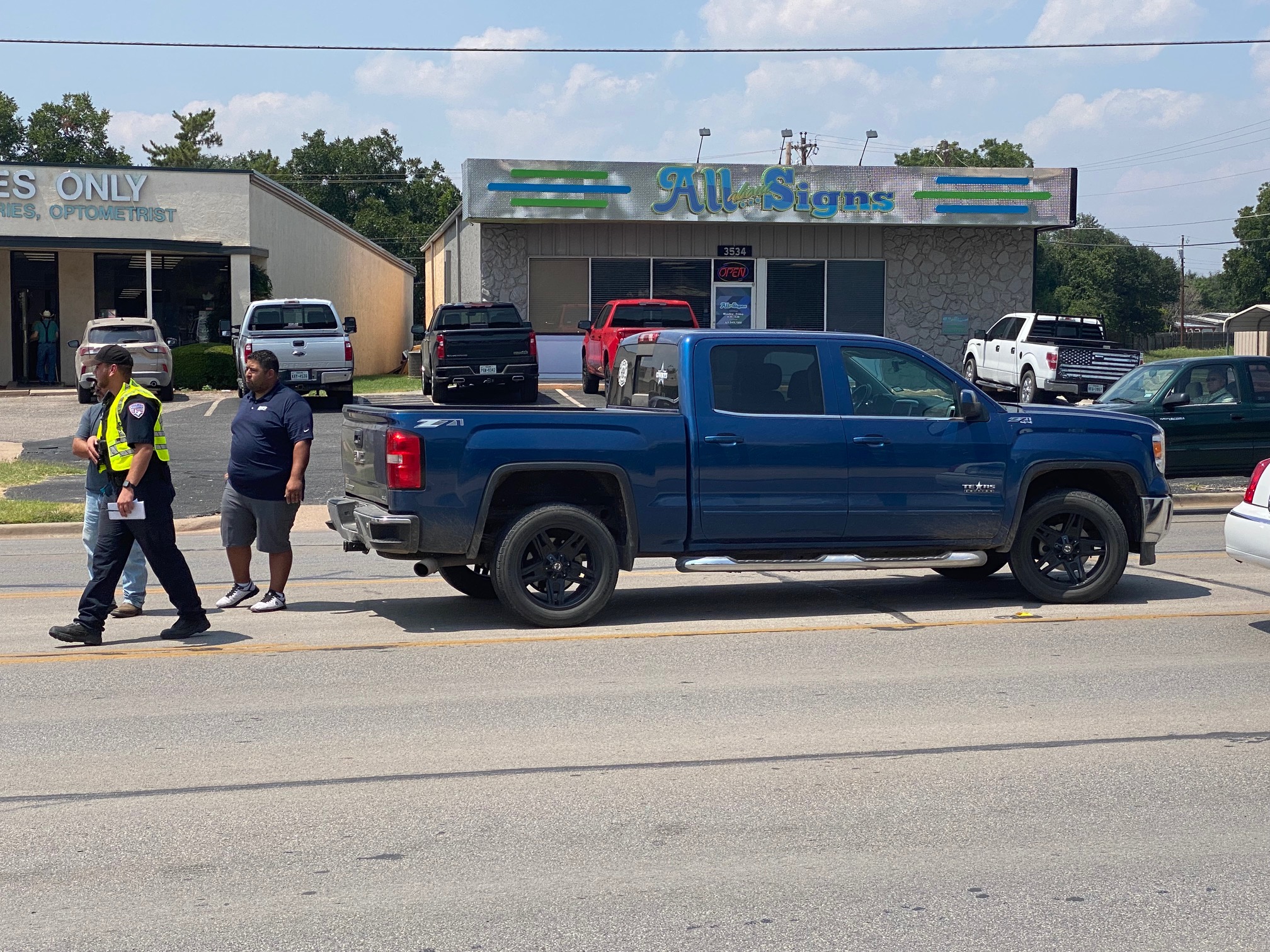 San Angelo Limo Avoids Crash (LIVE! Photo/James Bouligny)