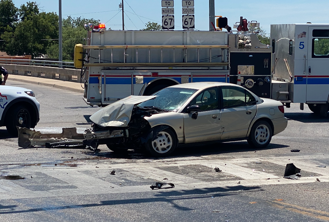 Crash at Howard and Dallas (LIVE! Photo/James Bouligny)