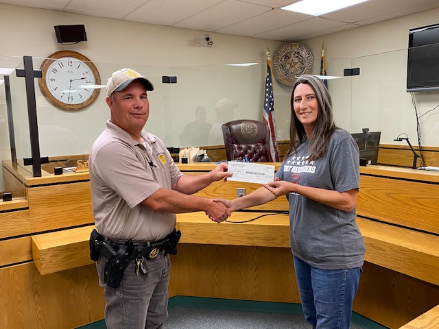 First Responders BBQ Volunteer Wendy Johnson & Concho County Sheriff Chad Miller (LIVE! Photo/Yantis Green) First Responders BBQ Volunteer Wendy Johnson & Concho County Sheriff Chad Miller (LIVE! Photo/Yantis Green)