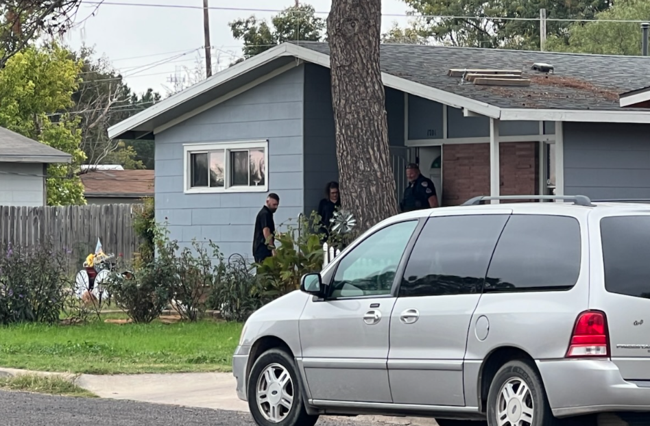 SAPD Crime Scene Unit Arrives to Location Across from Alta Loma Elementary