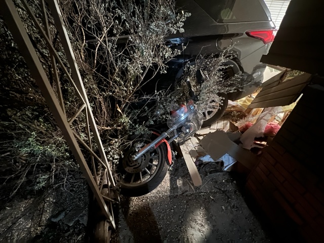 Culver House Crash (LIVE! Photo/JOE HYDE)